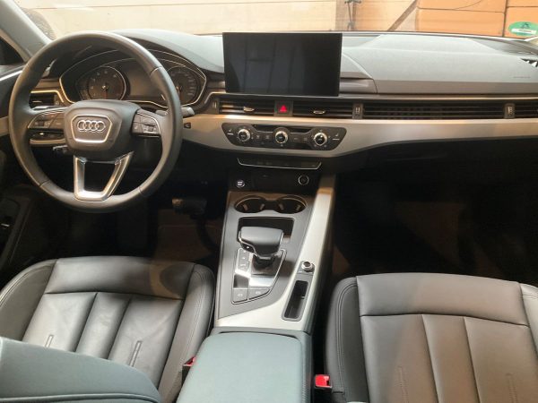 2022 Audi A4 35 TFSI Advanced Leather - Image 5