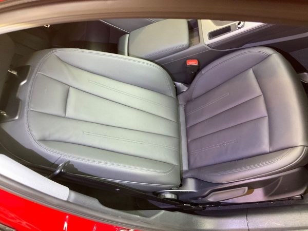 2022 Audi A4 35 TFSI Advanced Leather - Image 3