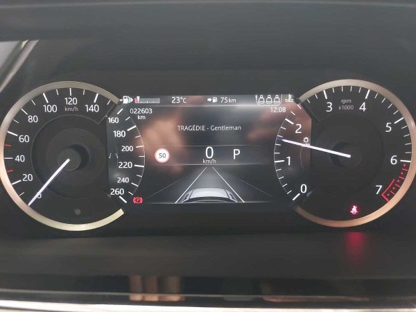 2022 Land Rover Evoque P200 R-dynamic HSE - Image 9